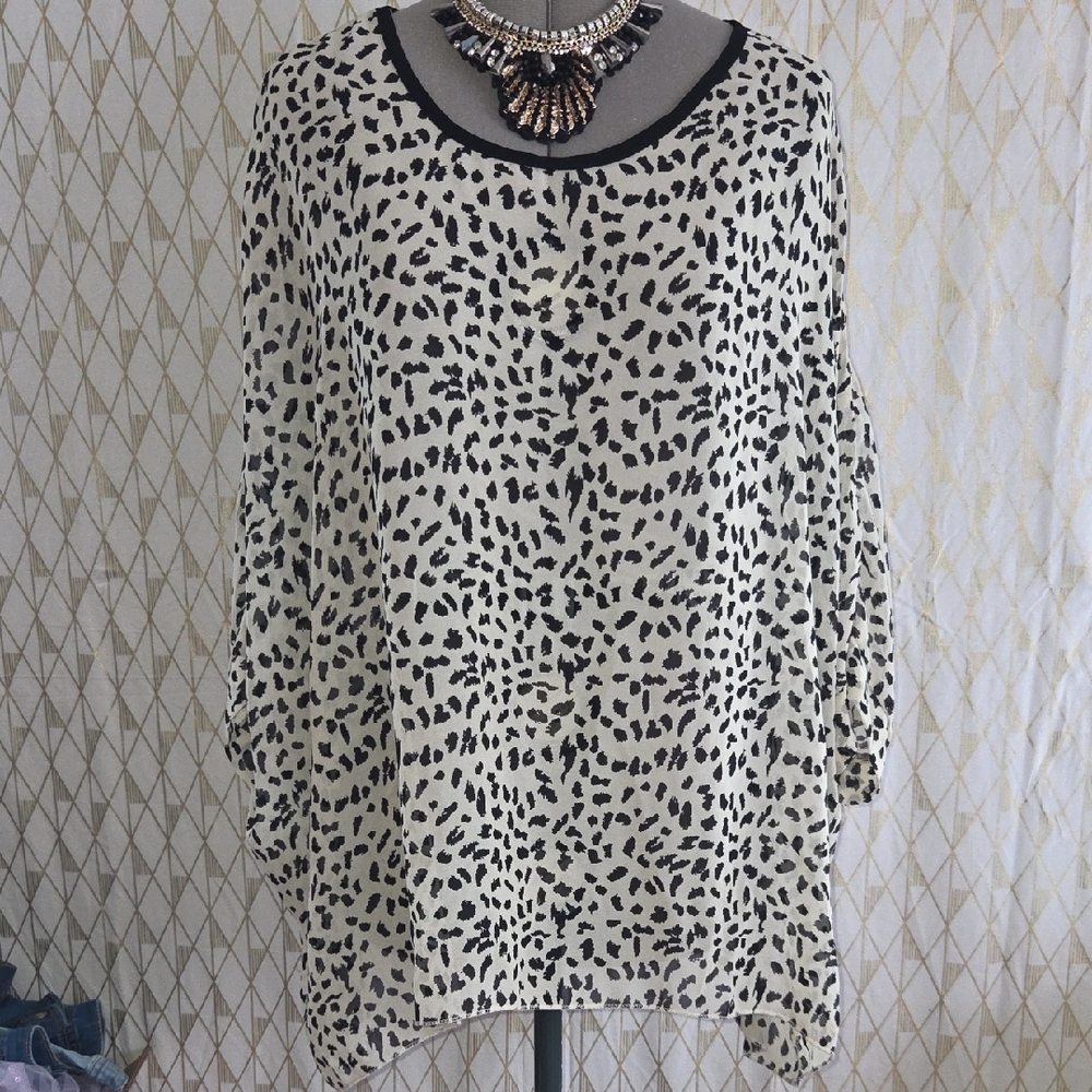 Dolman-Sleeve Animal Print Women’s Top in Black and Cream